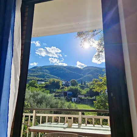 νostalgια * Kókkinon Nerón